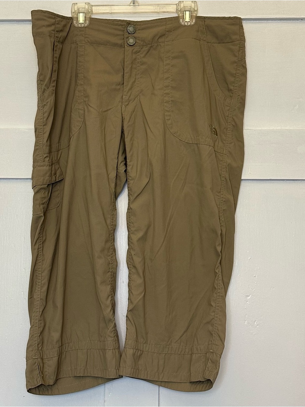 The North Face Women's Khaki Cargo Shorts Capris Sz 12 One Flaw